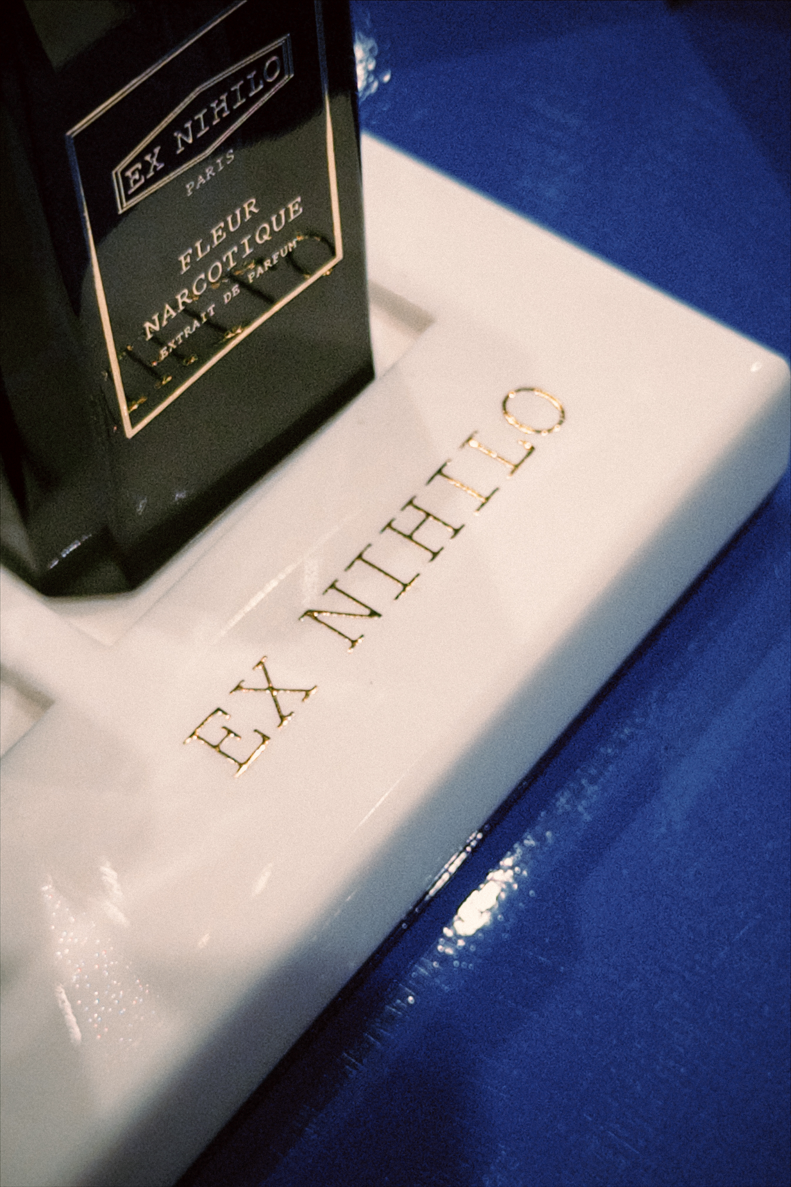 作為原香水的昇華版本，迷幻樂土濃香精將濃度提高至30% ，讓香氣更加濃郁、飽滿且持久